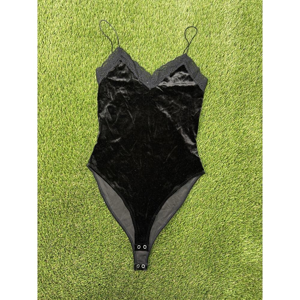Forever 21 Black Lace Bodysuit Stretch Adjustable Straps Snap Closure Size S